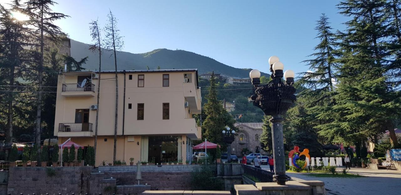 Ruzan Hotel Ijevan Exterior photo